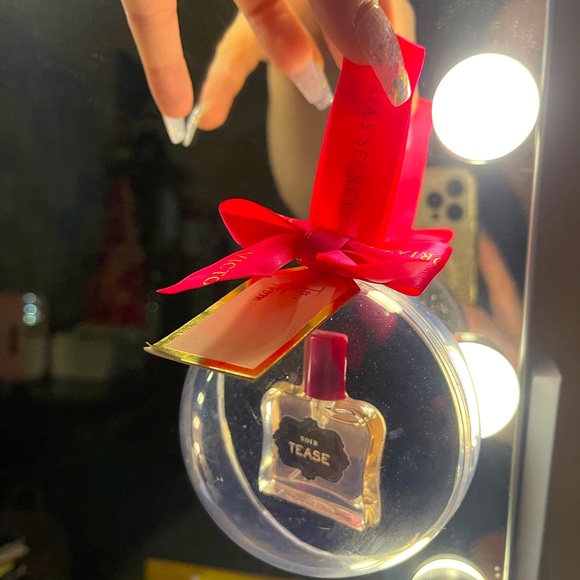 VS Pink Christmas Ornament w/ Perfume - Picture 1 of 2